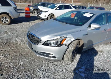 2017 Buick Lacrosse Essence z USA, uszkodzony, nr VIN 1G4ZP5SS1HU160256